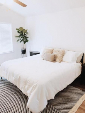 King Bed Suite with Pike Peak Views